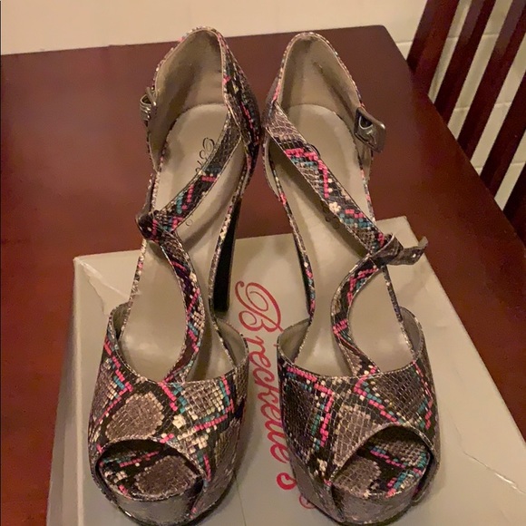 Open Toe Heel 💜💕💙 - Picture 5 of 6